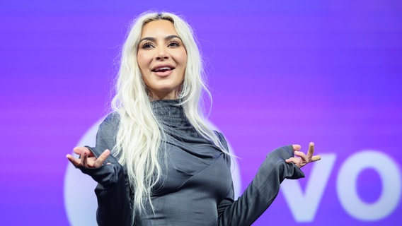 US-Superstar Kim Kardashian spricht auf der Digital- und Marketingmesse OMR in Hamburg.  © picture Alliance / dpa Foto: Christian Charisius