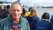 NDR 90,3 Reporter Karsten Sekund beim 833. Hafengeburtstag. © NDR 