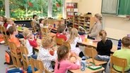 Kinder in einem Klassenzimmer © dpa Foto: Jens Schierenbeck
