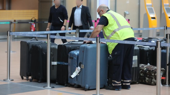 Sicherheitsalarm sorgt für Kofferstau am Hamburger Flughafen. © JOTO Foto: JOTO