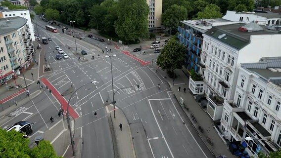 Eine Kreuzung an der Grindelallee in Hamburg. © NDR Foto: Screenhot