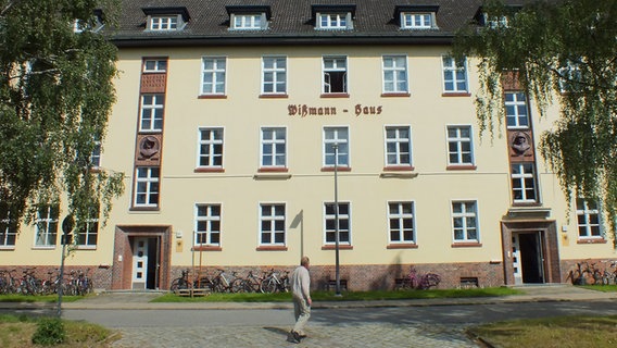 Das Wissmann-Haus auf dem Gelände der ehemaligen Lettow-Vorbeck-Kaserne in Hamburg-Jenfeld © NDR.de Foto: Marc-Oliver Rehrmann