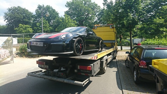 Der aus der Tiefgarage des Hotel "Atlantic" an der Hamburger Außenalster gestohlene Porsche 911 R von Udo Lindenberg. © picture alliance / rtn - radio tele nord | rtn, peter wuest Foto: peter wuest