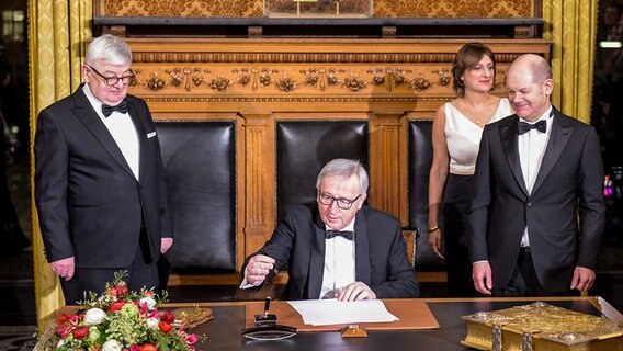 Das Matthiae-Mahl 2018 im Hamburger Rathaus. © dpa-Bildfunk Foto: Axel Heimken