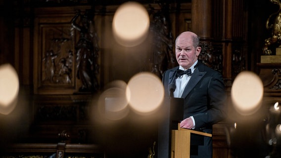 Olaf Scholz spricht beim Matthiae-Mahl 2018. © dpa-Bildfunk Foto: Axel Heimken