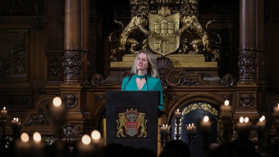 Kaja Kallas, Premierministerin der Republik Estland, spricht beim traditionellen Matthiae-Mahl des Hamburger Senats im Großen Festsaal im Rathaus. Kaja Kallas, Premierministerin der Republik Estland, spricht beim traditionellen Matthiae-Mahl des Hamburger Senats im Großen Festsaal im Rathaus. © picture alliance/dpa | Christian Charisius Foto: Christian Charisius