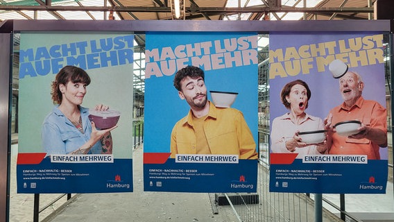 Plakate für die Kampagne "Einfach Mehrweg" in Hamburg. © NDR Foto: Karolin Weiß