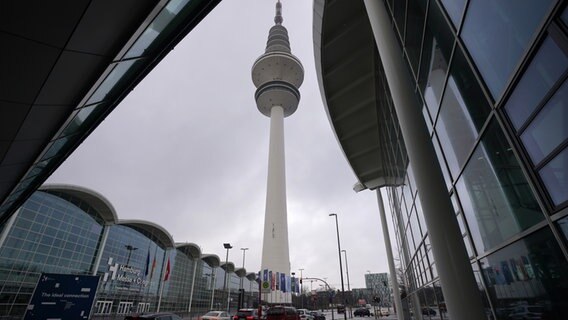 Blick auf die Messehallen der Hamburg Messe und Congress GmbH, im Hintergrund der Fernsehturm. © picture alliance/dpa | Marcus Brandt Foto: Marcus Brandt