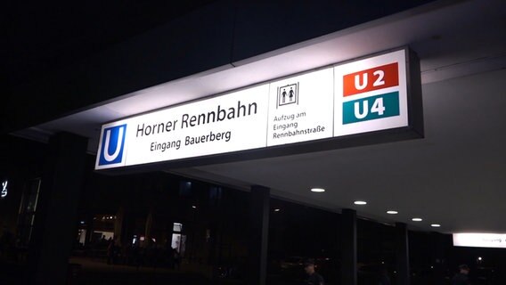 Am U-Bahnhof Horner Rennbahn sind zwei Gruppen von Männern aneinandergeraten.  