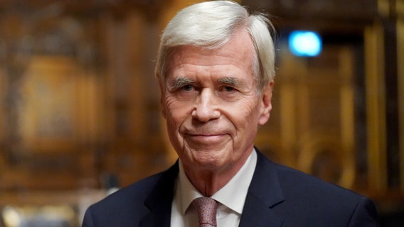 Michael Otto, Unternehmer und Ehrenbürger von Hamburg, steht im Großen Festsaal im Rathaus Hamburg. (Archivfoto) © picture alliance/dpa Foto: Marcus Brandt