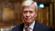Michael Otto, Unternehmer und Ehrenbürger von Hamburg, steht im Großen Festsaal im Rathaus Hamburg. (Archivfoto) © picture alliance/dpa Foto: Marcus Brandt