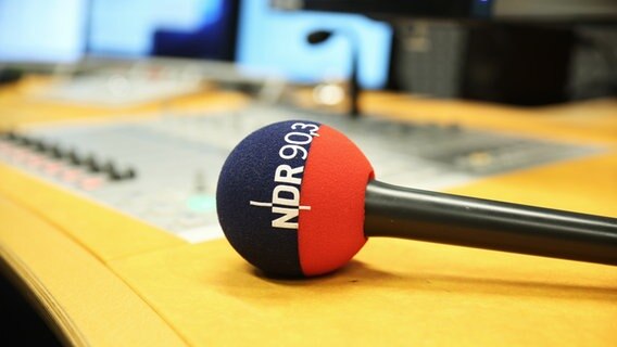 Ein Mikrofon im Studio von NDR 90,3.  Foto: Larissa Gumgowski