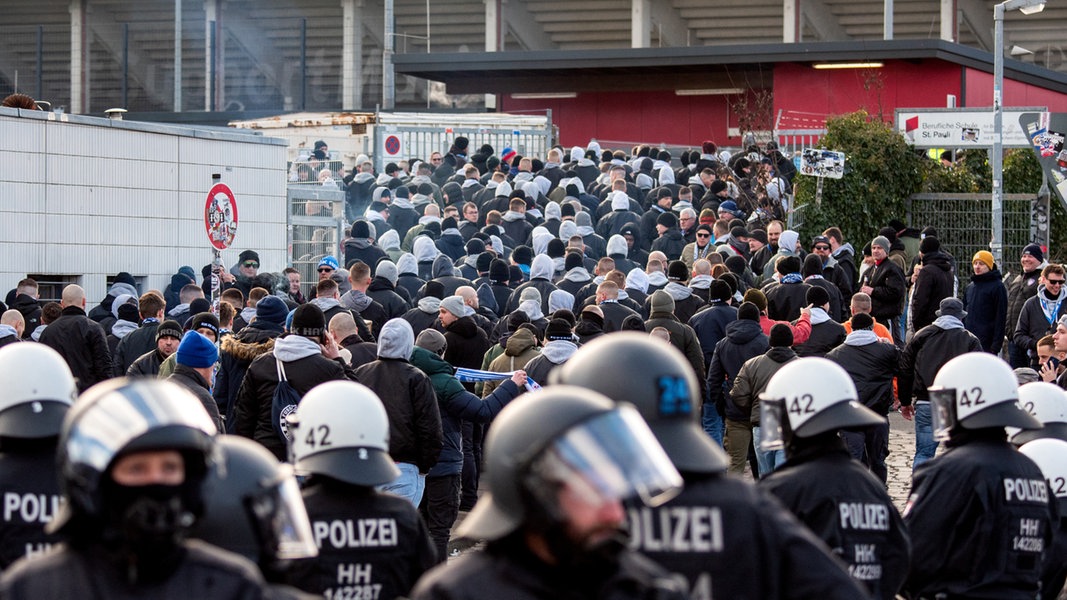 St. Pauli v Rostock: la policía concluye una operación a gran escala |  NDR.de – Noticias