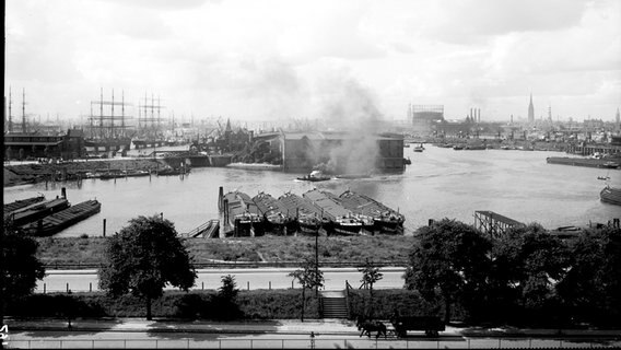 Eine historische Aufnahme des Moldauhafens in Hamburg © HHLA Archiv Foto: Marc-Oliver Rehrmann