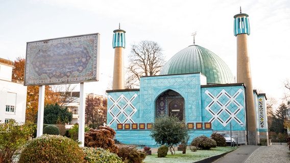 Die Blaue Moschee an der Hamburger Alster.  © foto alliantie / dpa Foto: Daniel Bockwoldt