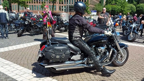 Der erste Motorradgottesdienst seit 2019. © NDR Foto: Screenshot
