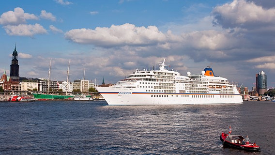 Mie MS "Europa" im Hamburger Hafen. © Hapag-Lloyd Kreuzfahrten 