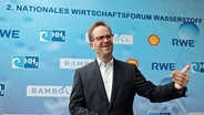 Klaus Müller, Präsident der Bundesnetzagentur, beim 2. Nationalen Wirtschaftsforum Wasserstoff in Hamburg. © picture alliance / dpa Foto: Christian Charisius