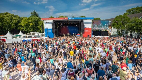 Bühne und Publikum beim NDR Festival in Volksdorf. © NDR Foto: Axel Herzig