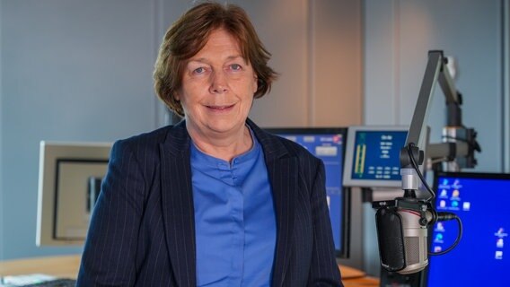 Sabine Rossbach im Studio von NDR 90,3. Sabine Rossbach im Studio von NDR 90,3. © NDR Foto: Arman Ahmadi