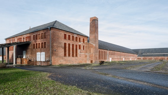 Das Klinkerwerk im ehemaligen Konzentrationslager Neuengamme in Hamburg. Von 1938 bis 1945 waren hier mehr 100.000 Menschen inhaftiert. © picture alliance / dpa Foto: Markus Scholz
