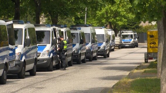 In Hamburg-Neugraben hat ein Jugendlicher einen Großeinsatz der Polizei ausgelöst. © TV Newskontor 
