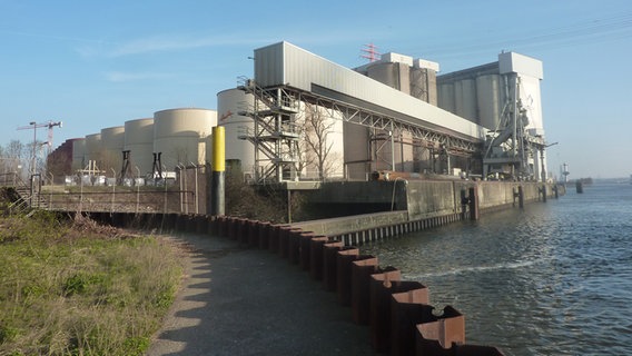 Industrieanlagen in Neuhof im Hamburger Hafen © NDR.de Foto: Marc-Oliver Rehrmann