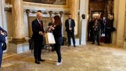 Im Rathaus findet der Neujahrsempfang mit Bürgermeister Tschentscher statt. © NDR 