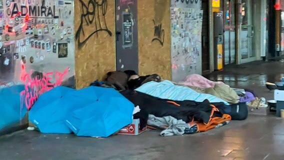 Ein Platz von Obdachlosen an der Reeperbahn in Hamburg. © picture alliance / Hinrich Bäsemann Foto: Hinrich Bäsemann