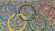 Im Miniatur Wunderland in Hamburg sind die Olympischen Ringe abgebildet. © picture alliance / xim.gs | xim.gs 