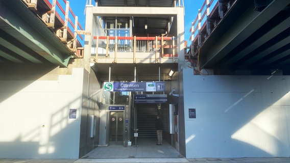 Der neue S-Bahnhof Ottensen von außen. © NDR Foto: Anna Rüter