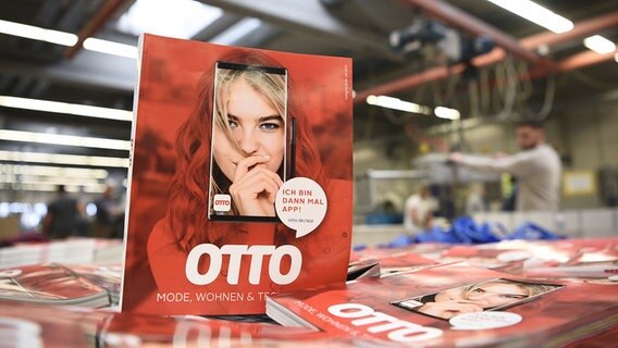 Exemplare des letzten Otto-Katalog liegen in der Druckerei in Nürnberg. © Picture Alliance/dpa Foto: Nicolas Armer