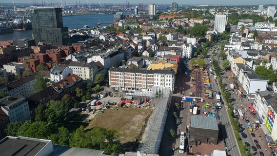 Blick auf das ehemalige Esso-Häuser-Areal und das künftige Paloma-Viertel in Hamburg-St. Pauli © dpa Foto: Daniel Bockwoldt