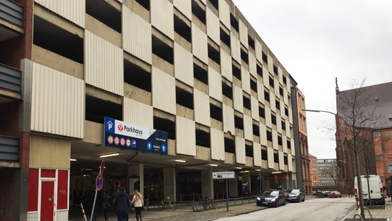 Das Parkhaus Gröninger Hof in der Hamburger Innenstadt. (Archivfoto) © NDR Foto: Reinhard Postelt