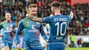 St. Pauli-Spieler bejubeln einen Treffer in Elversberg. © picture alliance/dpa/DeFodi Images Foto: Marco Steinbrenner