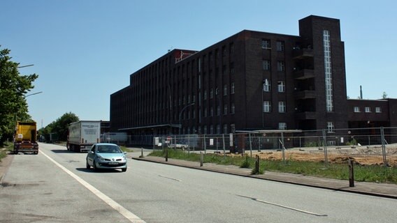 Blick auf die chemische Fabrik auf der Peute © NDR.de Foto: Marc-Oliver Rehrmann