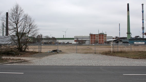 Die frühere Zufahrt zum GEG-Gelände in Hamburg nach dem Abriss des Zentrallagers und weiterer Gebäude.  Foto: Marc-Oliver Rehrmann