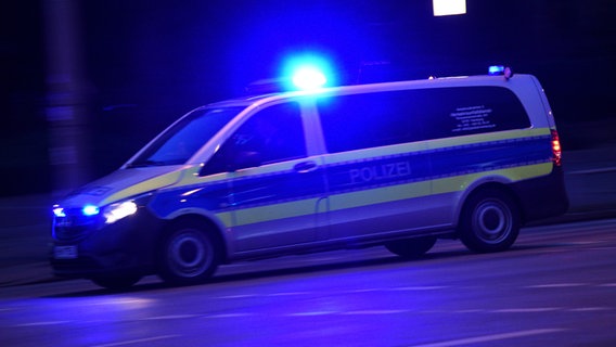 Ein Einsatzwagen der Polizei © picture alliance / Daniel Bockwoldt Foto: Daniel Bockwoldt