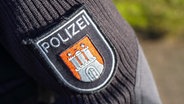 Hamburg Wappen auf dem Arm eines Polizisten. © picture alliance 