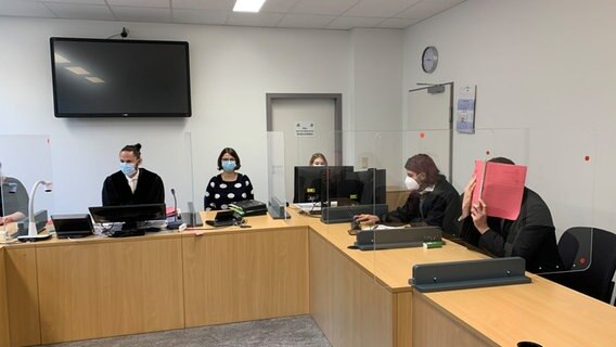 Gerichtssaal in Hamburg Barmbek, es beginnt ein Prozess wegen Kinderpornographie. © NDR Foto: Elke Spanner