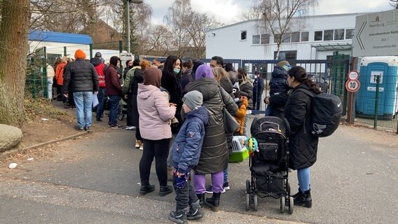 Ukrainische Flüchtlinge erreichen Hamburg. © NDR Foto: Screenshot