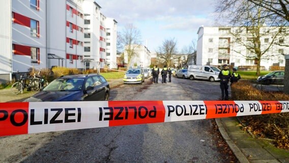 Polizisten bei einem Einsatz in Rahlstedt. © picture alliance 