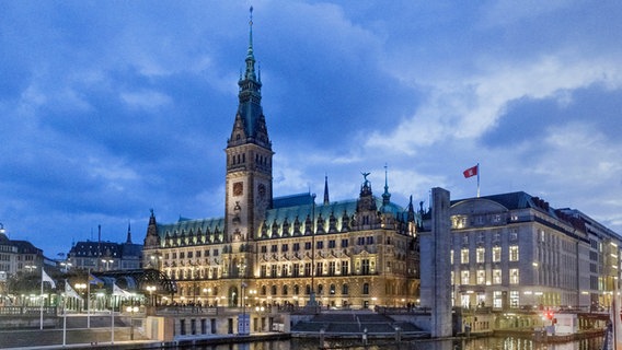 Das Hamburger Rathaus. © picture alliance / dpa Foto: Markus Scholz