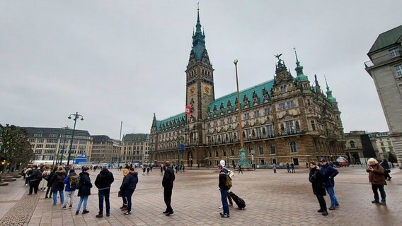 Das Hamburger Rathaus lädt zur Neujahrs-Impfung ein. © NDR Foto: Karsten Sekund