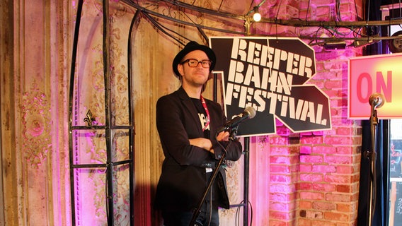 NDR Musikjournalist Matthes Köppinghoff auf dem Reeperbahnfestival 2016  Foto: Matthes Köppinghoff