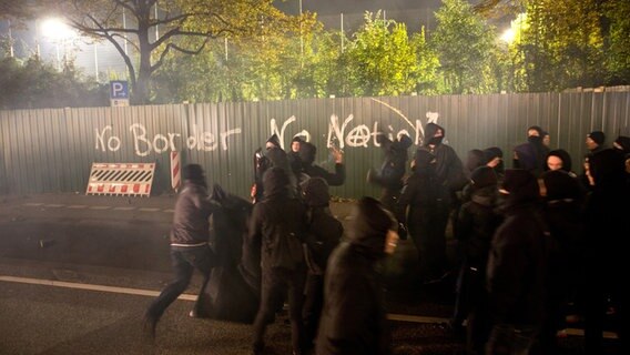 Protestaktion im Schanzenviertel gegen die Flüchtlingspolitik des Hamburger Senats © dpa 