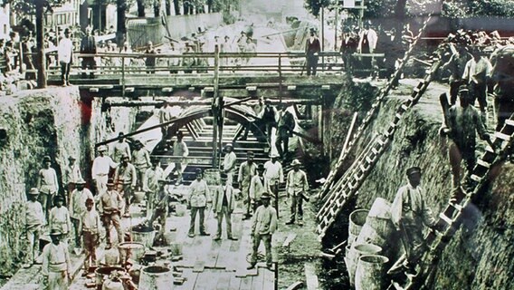 Historische Aufnahme vom Bau des Schellfischtunnels. © Altonaer Museum Foto: ?