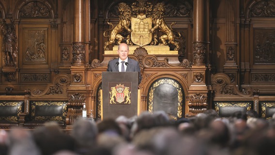 Bundeskanzler Olaf Scholz (SPD) hält die Festrede anlässlich des 100-jährigen Bestehens des Übersee-Clubs im Hamburger Rathaus. © picture alliance/dpa | Ulrich Perrey Foto: Ulrich Perrey