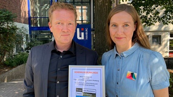 Christoph Berens und Johanna Jöhnck sind in Hamburg Landeskoordinatoren des Schulnetzwerks "Schule ohne Rassismus".  