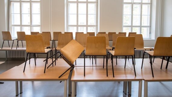 Ein leeres Klassenzimmer. © picture alliance/dpa Foto: Fabian Sommer
